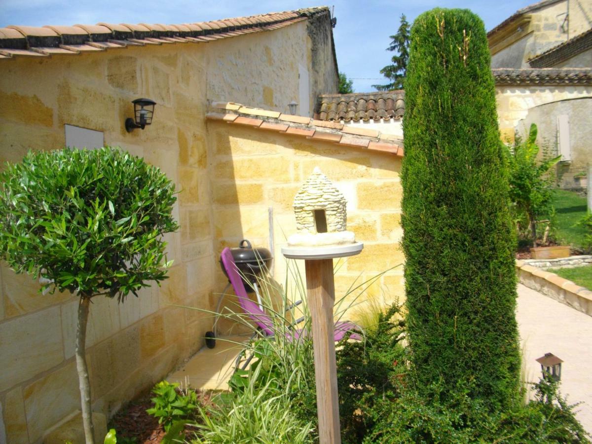 Gite Les Deux Meules Sainte-Colombe  المظهر الخارجي الصورة