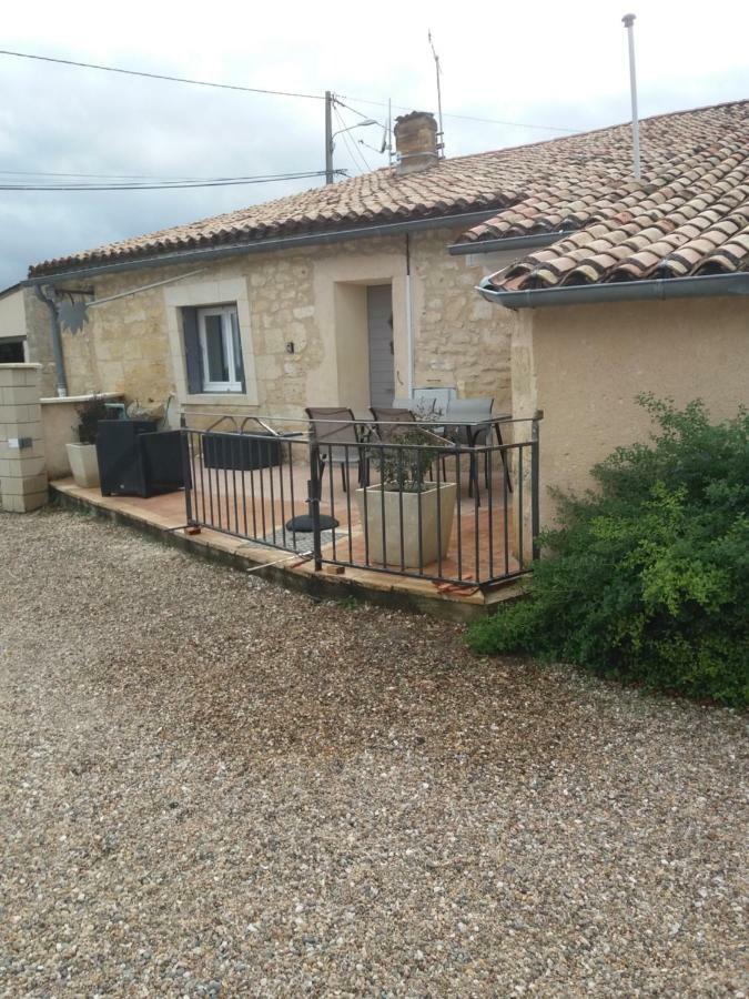 Gite Les Deux Meules Sainte-Colombe  المظهر الخارجي الصورة